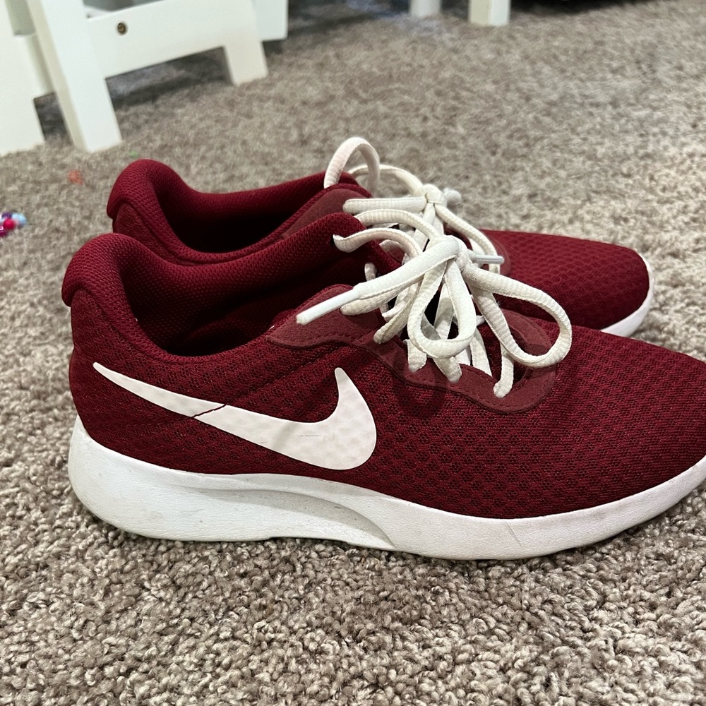 Nike tennis shoes